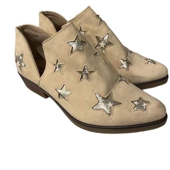 7 for all mankind winter white booties w/star cutouts, silver star inserts. SH4 - Picture 1 of 8